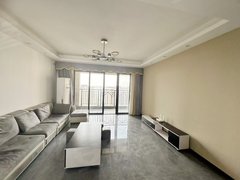 江门鹤山市中山路急租 绿地公园城大四房,南北对流,装修新,拎包入住。出租房源真实图片