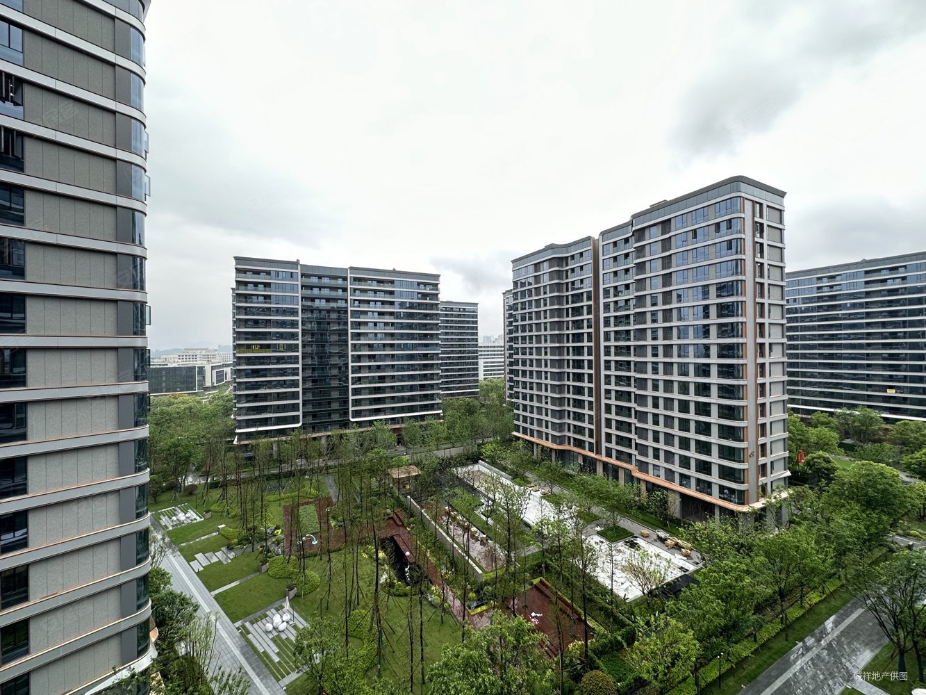 重庆融创壹号院(二期)4室2厅3卫198㎡南北378万