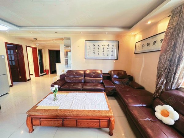 西安新城东五路铭湖景园三室两厅一卫一厨,电梯房,大明宫地铁口.