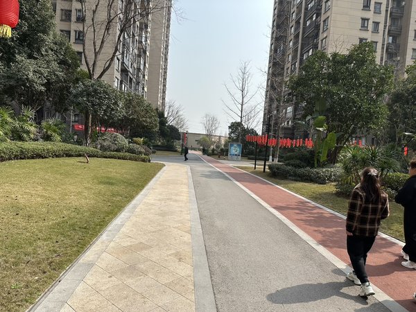 木耳租房,金科空港城二期精装三房1800包物业费可短租月付,渝北租房