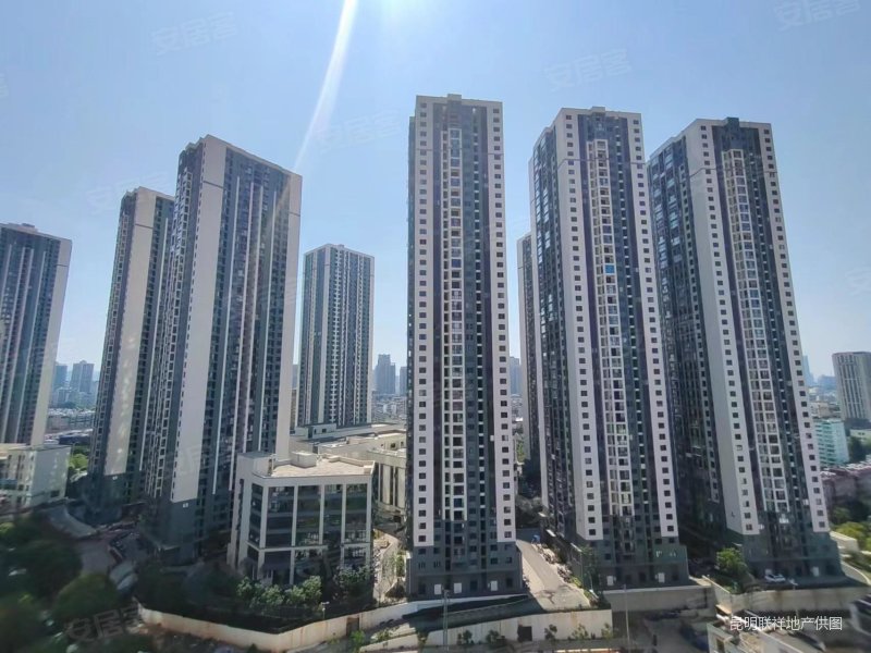 中间楼层 刚需小三居 诚意可谈 单价8千看房方便