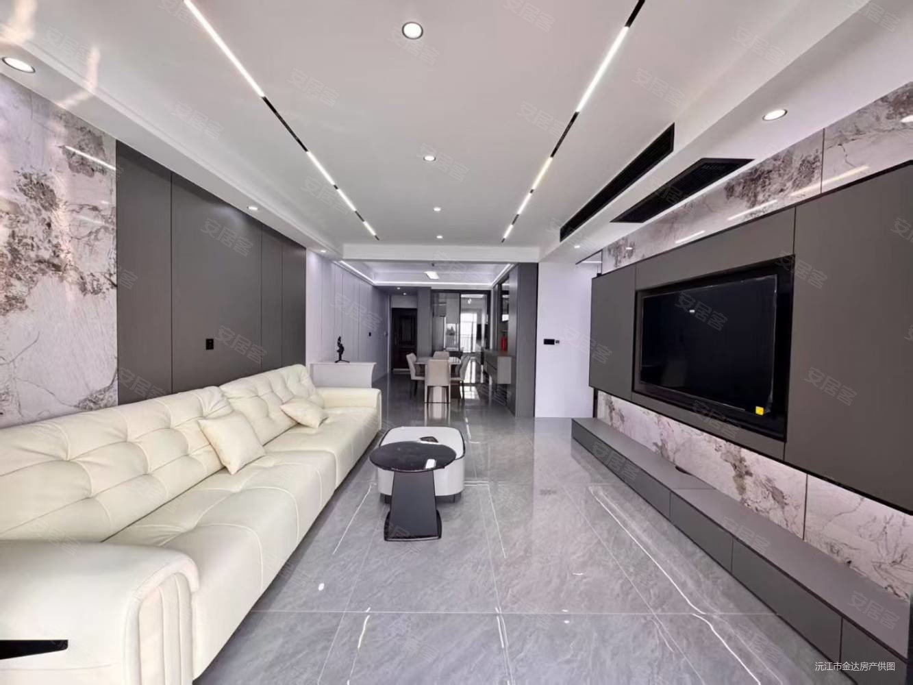 湖景新外滩3室2厅2卫115㎡南62.8万