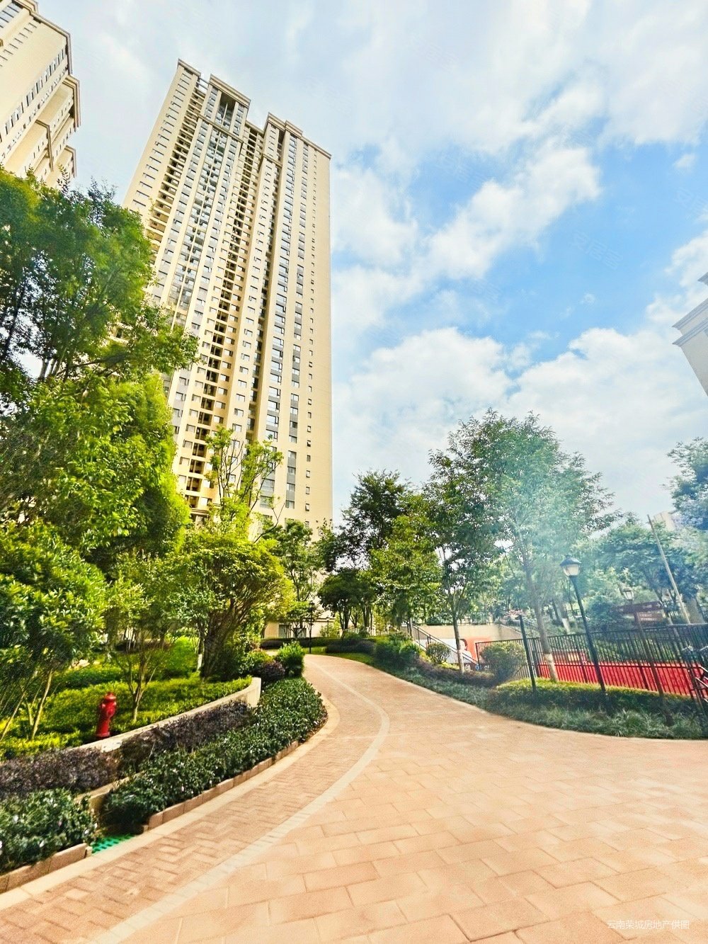 俊发城紫薇苑3室2厅1卫97㎡东115万