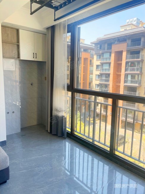 巴江佳园电梯房118平5楼精装修68万