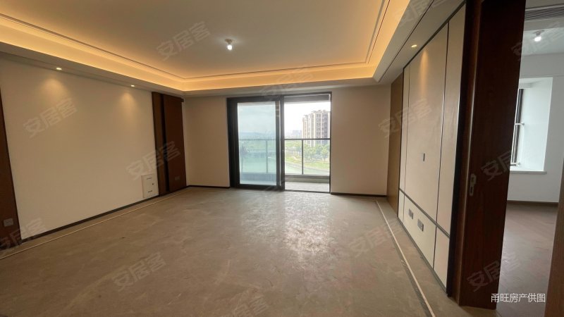 上湖城章(三期)4室2厅3卫172.63㎡南北999万