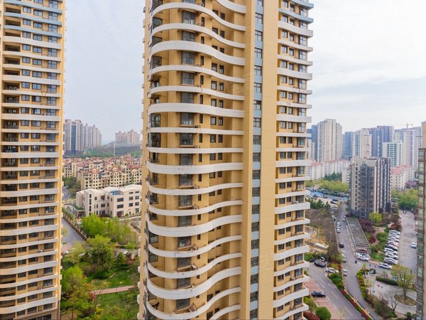 青岛黄岛薛家岛海尔山海湾步行30米到地铁站!精装修双卫套二!