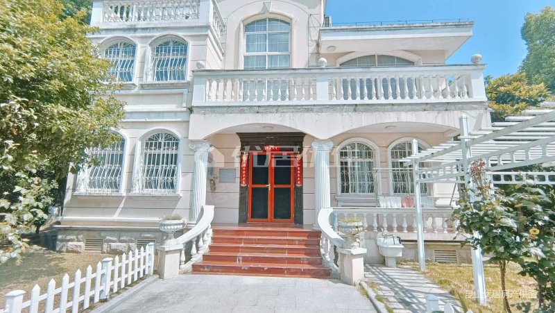 市区独栋别墅 占地1亩 位置好