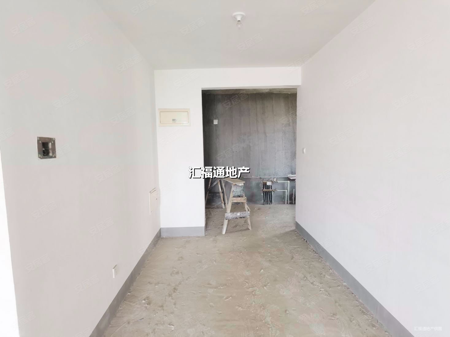 鸿坤理想湾3室2厅1卫97㎡南北55万