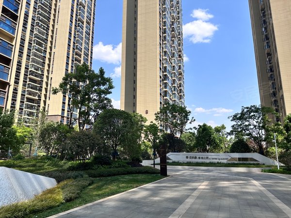 广场春城印象2房1500元急租干净清爽部分家具家电出租房源真实图片