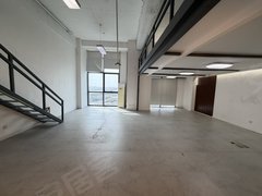 青岛城阳流亭商住两用，一层120，二层80，可注册，带车位，有电梯有地铁出租房源真实图片
