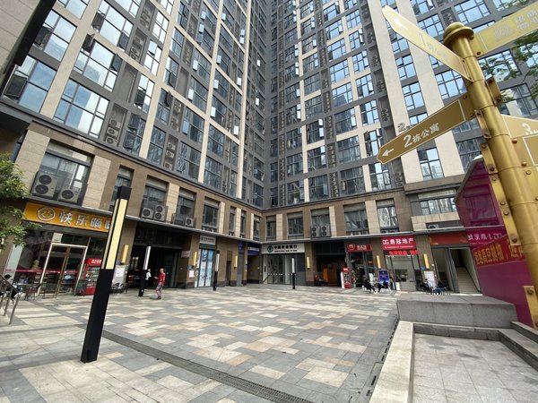 广州番禺万博招商城市主场(商住楼)招商城市主场带衣帽间 全新温馨