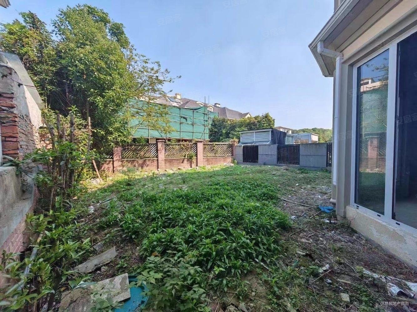 金湖壹号,地上2层,南北双花园金湖边上的别墅,刚好合适