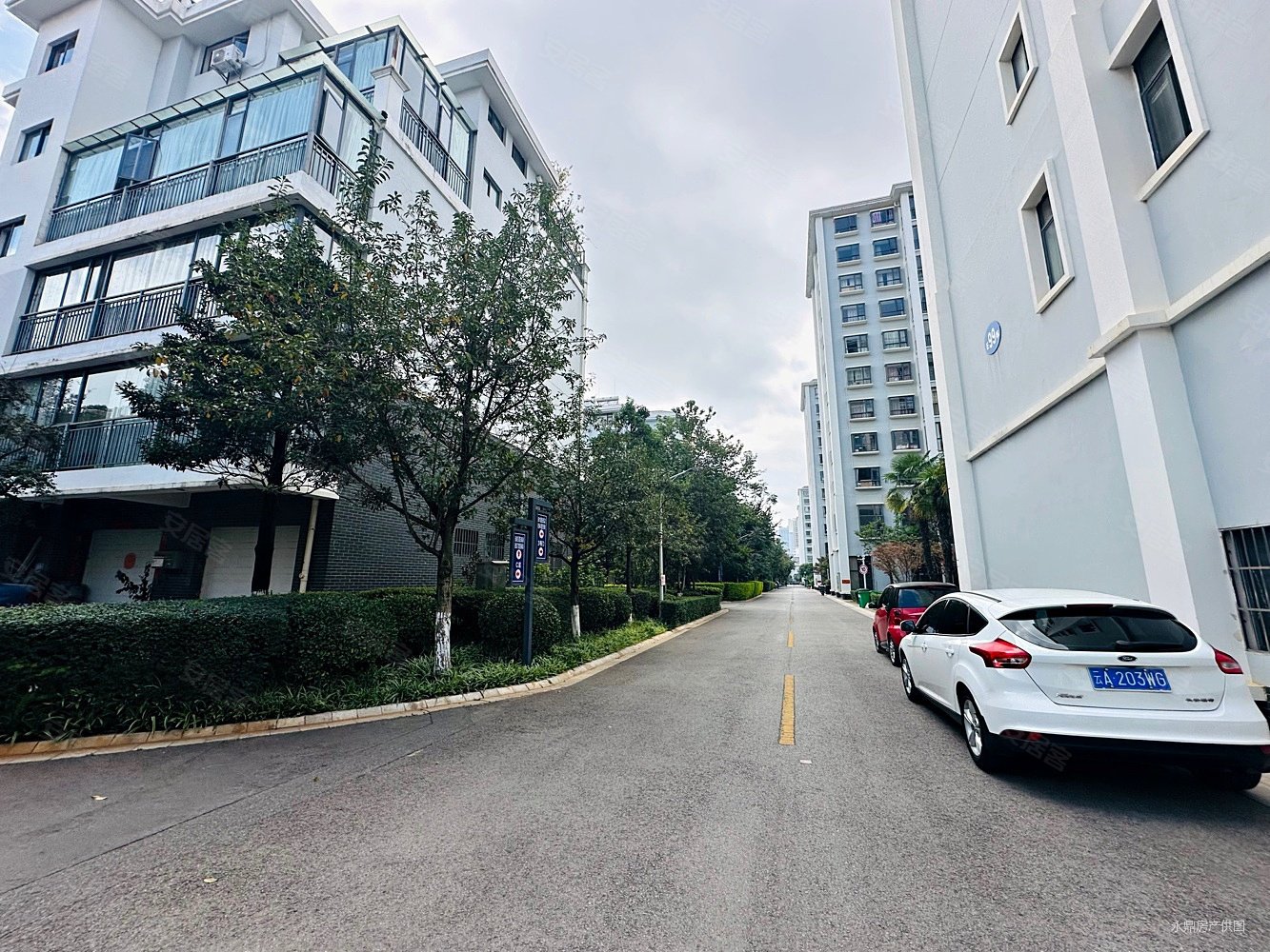 金江小区涵苑5室2厅2卫182.84㎡南北380万