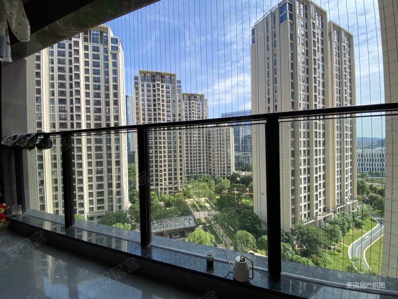 中庚香开长龙,现代轻奢风,装修佰万,2梯2户,百米楼距,满二