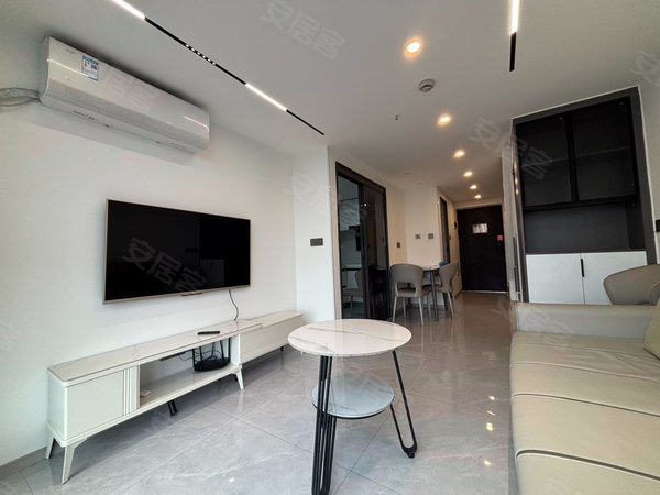 成都成华火车东站华侨城泊里中心东客站 泊里中心 精装loft 套二 双卫