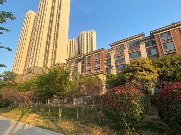 济宁北湖新区许庄街道城投鹿港城投鹿港2室108平 现代轻奢装修 品牌