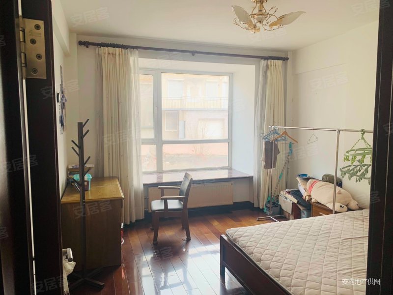 新科花园精装可拎包入住交通便利临地铁小三居低密宜居