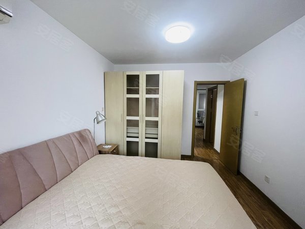 上海徐汇华泾馨宁公寓徐汇中学旁,电梯双南两房,有钥匙随时看房,可长