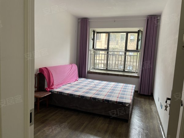 菏泽定陶定陶城区万城瑞府(别墅)万城瑞府3加1洋房 新房内很干净东西