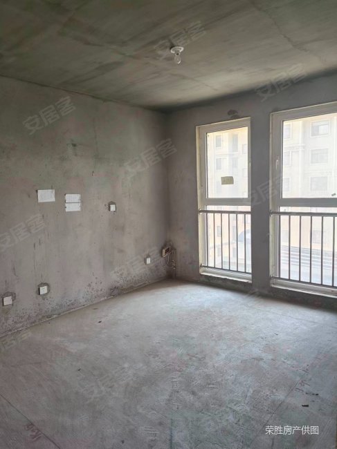 黄务三中旁东方盛景电梯好楼层全明户型赠小棚价格可谈