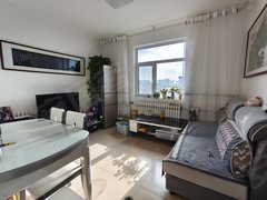 庆阳西峰西峰城区新建小学附近，精装两居室家具家电齐全拎包入住。出租房源真实图片