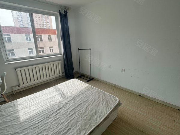 大连沙河口西安路泉涌街79号小区近西安路罗斯福中央大道交通便利近地铁公交押一付一随时看房出租房源真实图片