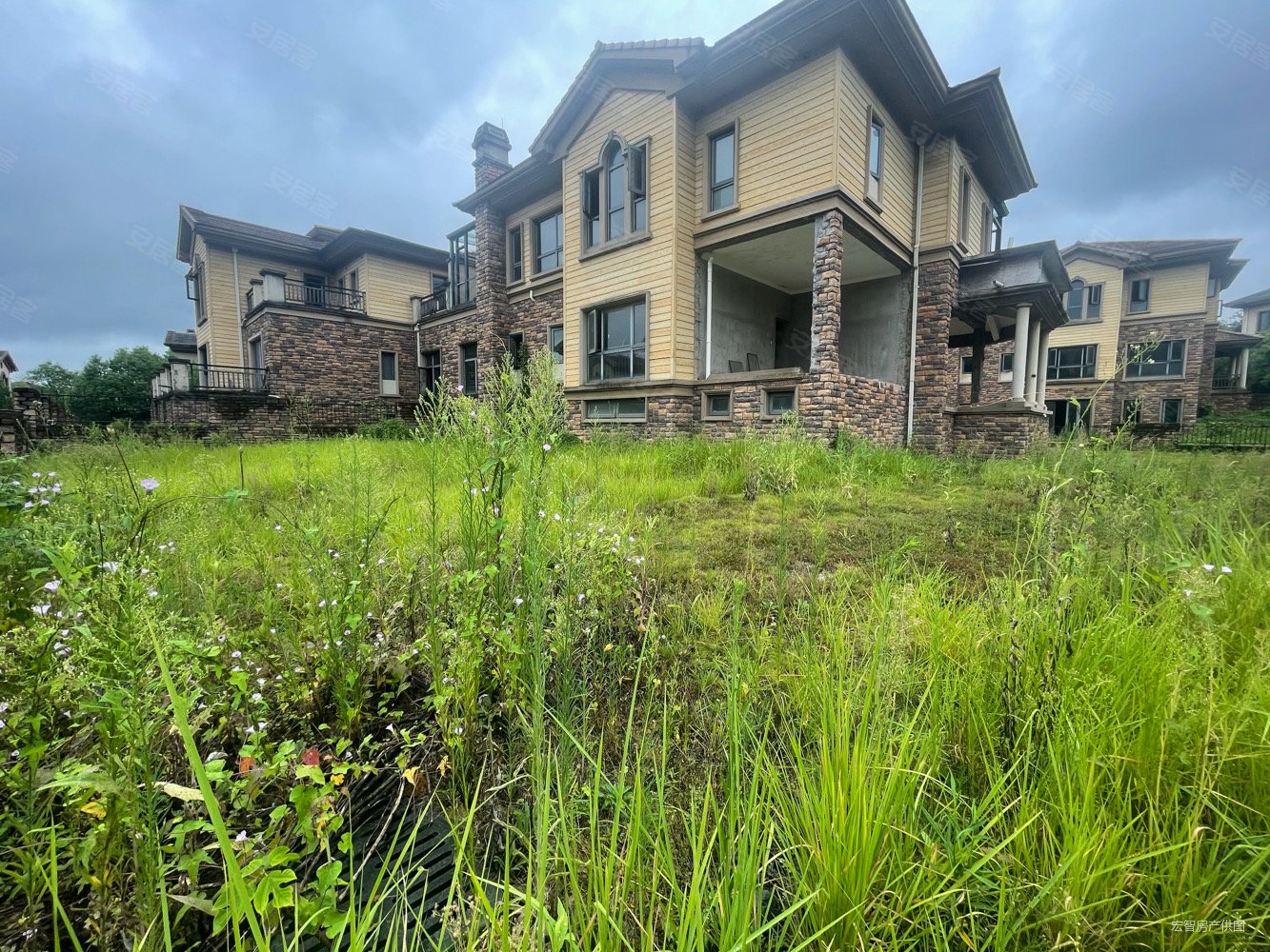 保利半山国际比弗利别墅