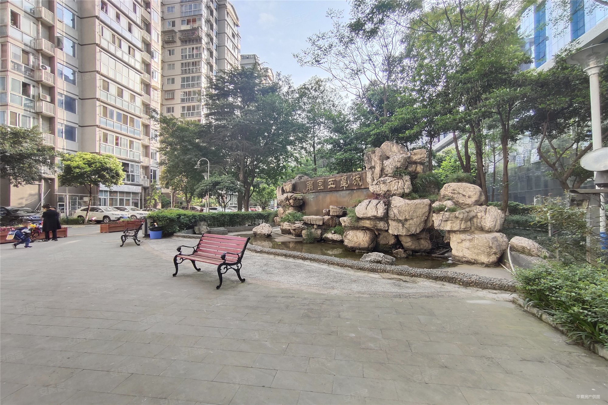 广场地铁口1楼套3精装空房,看房方便,国栋南园五星城二手房,118万,3室