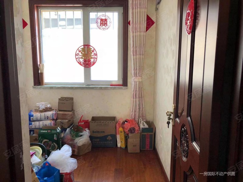 臻园集中供暖板楼购物方便精装可拎包入住满五