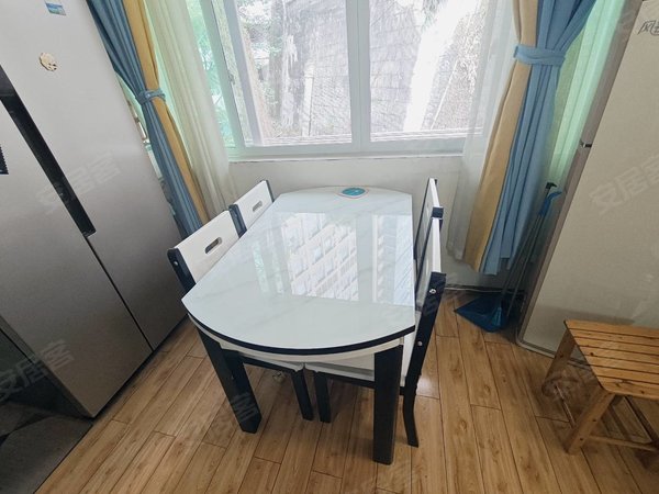 乐山市中老公园白塔街326号院师院人民医院跃层精装3房2空调，停车方便，家具家电齐全拎包住出租房源真实图片