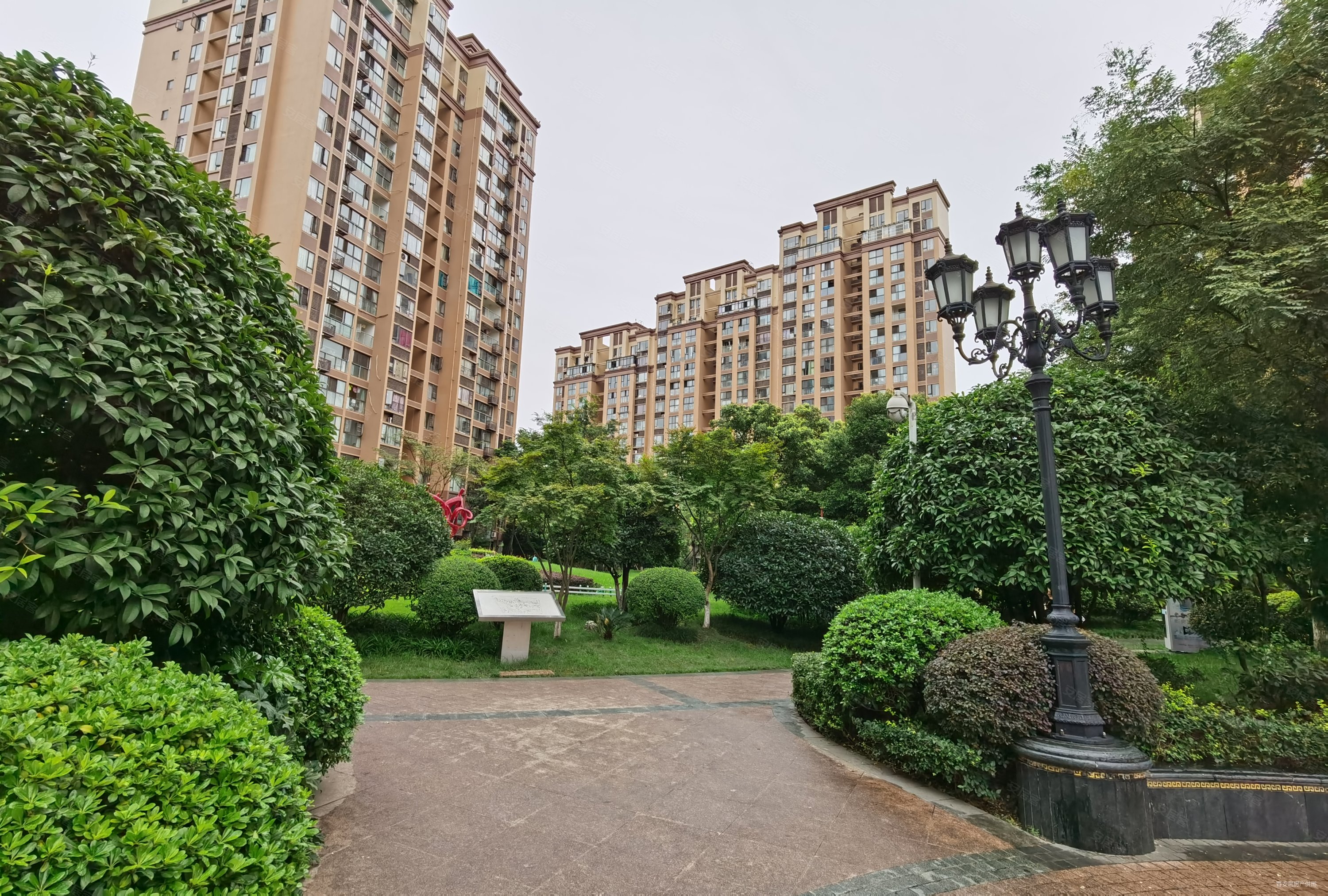 金辉枫尚2室2厅1卫77.28㎡南北132万