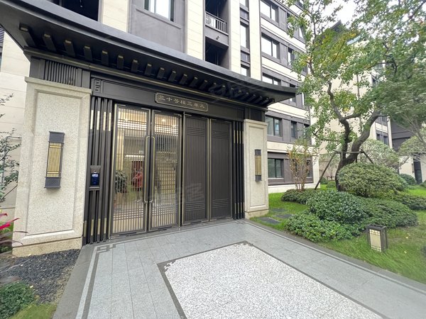 苏州吴江太湖新城建发悦江南新上地暖洋房,建发悦江南 8米宽大横厅双