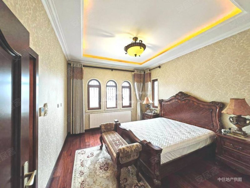 国华东方美郡(别墅)7室2厅3卫284.64㎡南北1400万