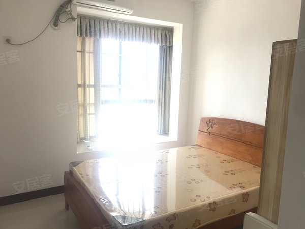 韶关始兴永安大道墨江豪庭墨江豪庭电梯3房,一线江景,包物业费1200!出租房源真实图片
