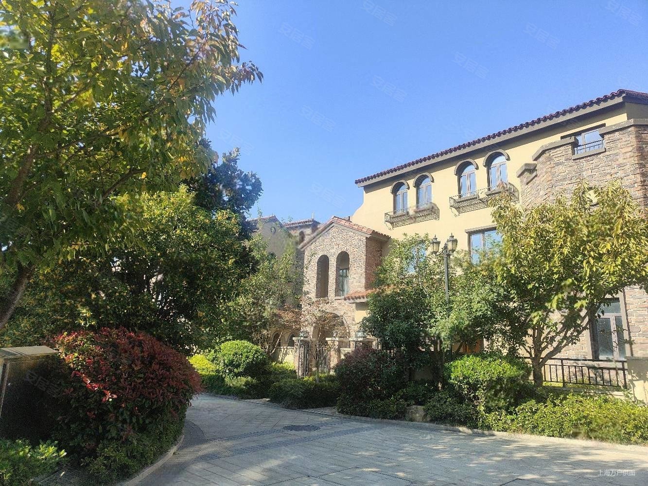 太湖香树湾(别墅)4室2厅3卫180㎡南北255万