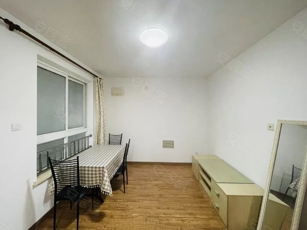 上海徐汇华泾馨宁公寓小区临河一排 高区采光好 东西全配可拎包入住