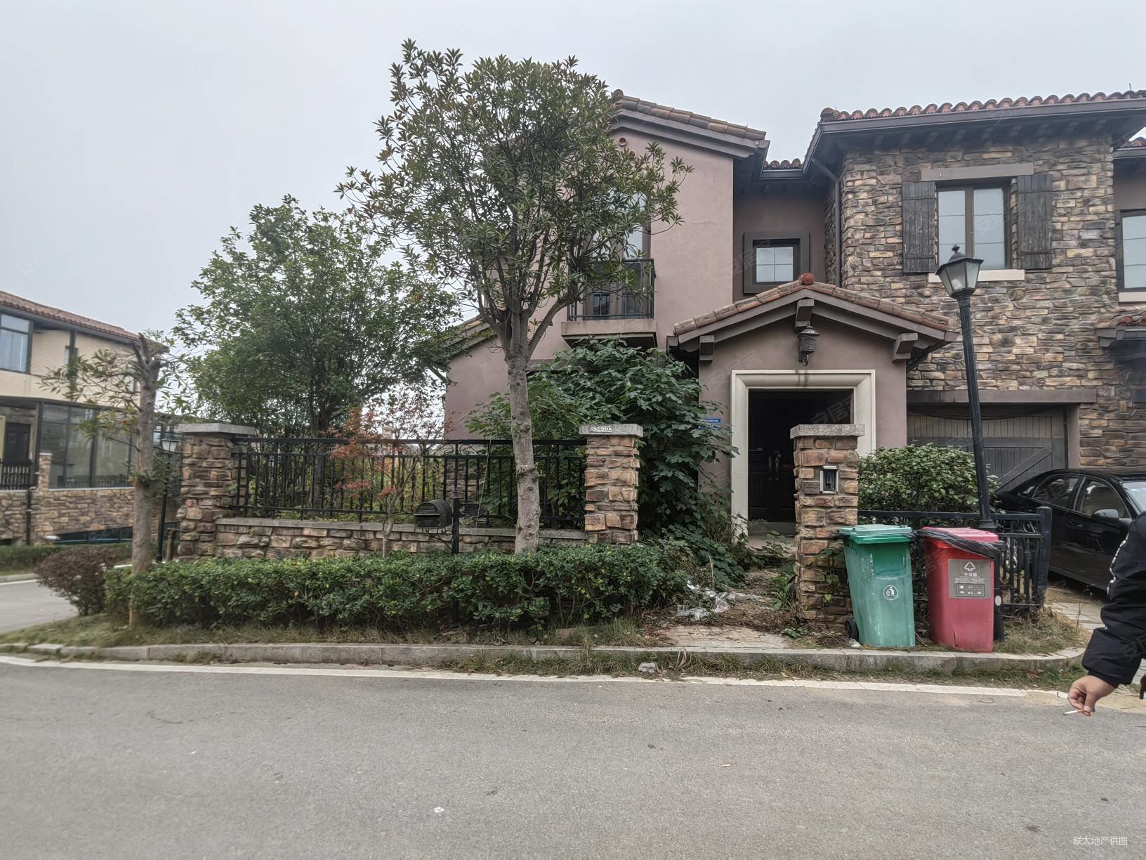 450万34998平联排别墅边户水映加州大院子