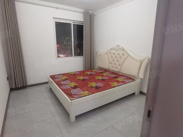 临夏临夏市金泰中央广场大河家园大河家园中高层145平米三室两厅两卫全装带家具家电月1800出租房源真实图片