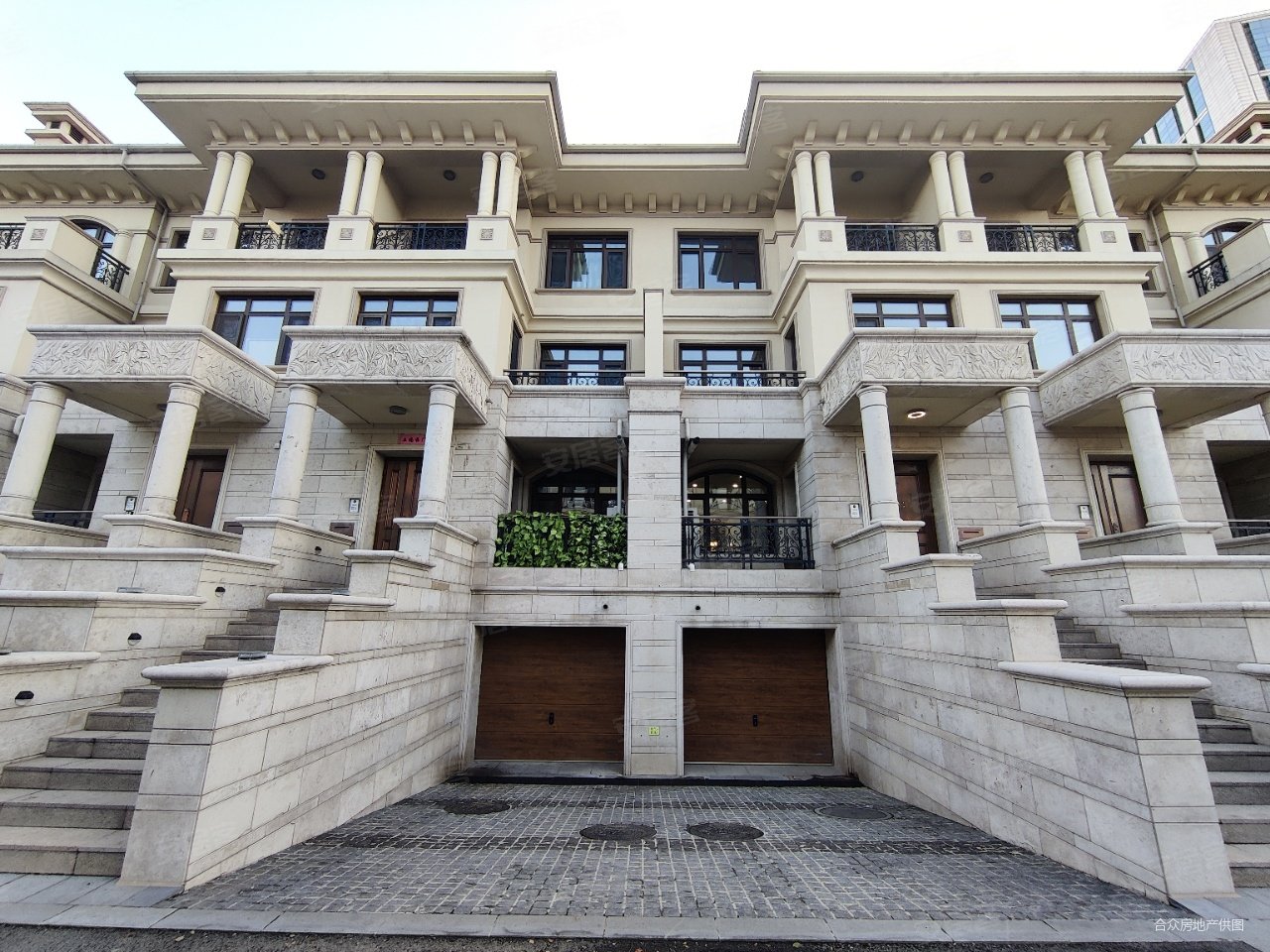 赵子龙保真伟峰东樾联排别墅豪华装修高性价比产权明晰