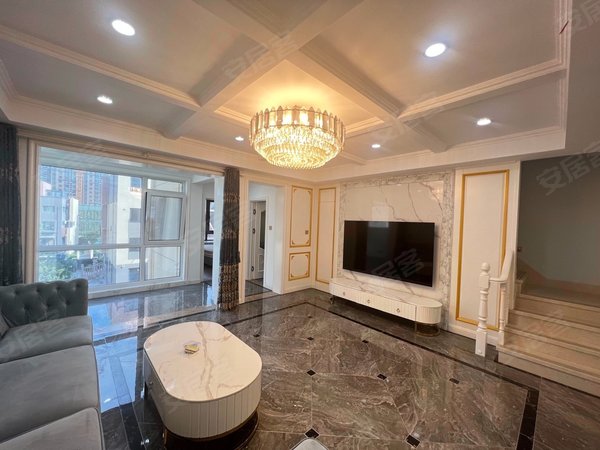 青岛城阳白云山公园澜公馆上叠别墅 可短租 样板间装修 共三层带两个