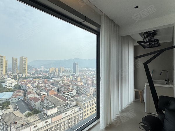 金华东阳横店横店南江府南江府3房,豪华装修,带地暖,落地窗,随时看房,找我优惠出租房源真实图片