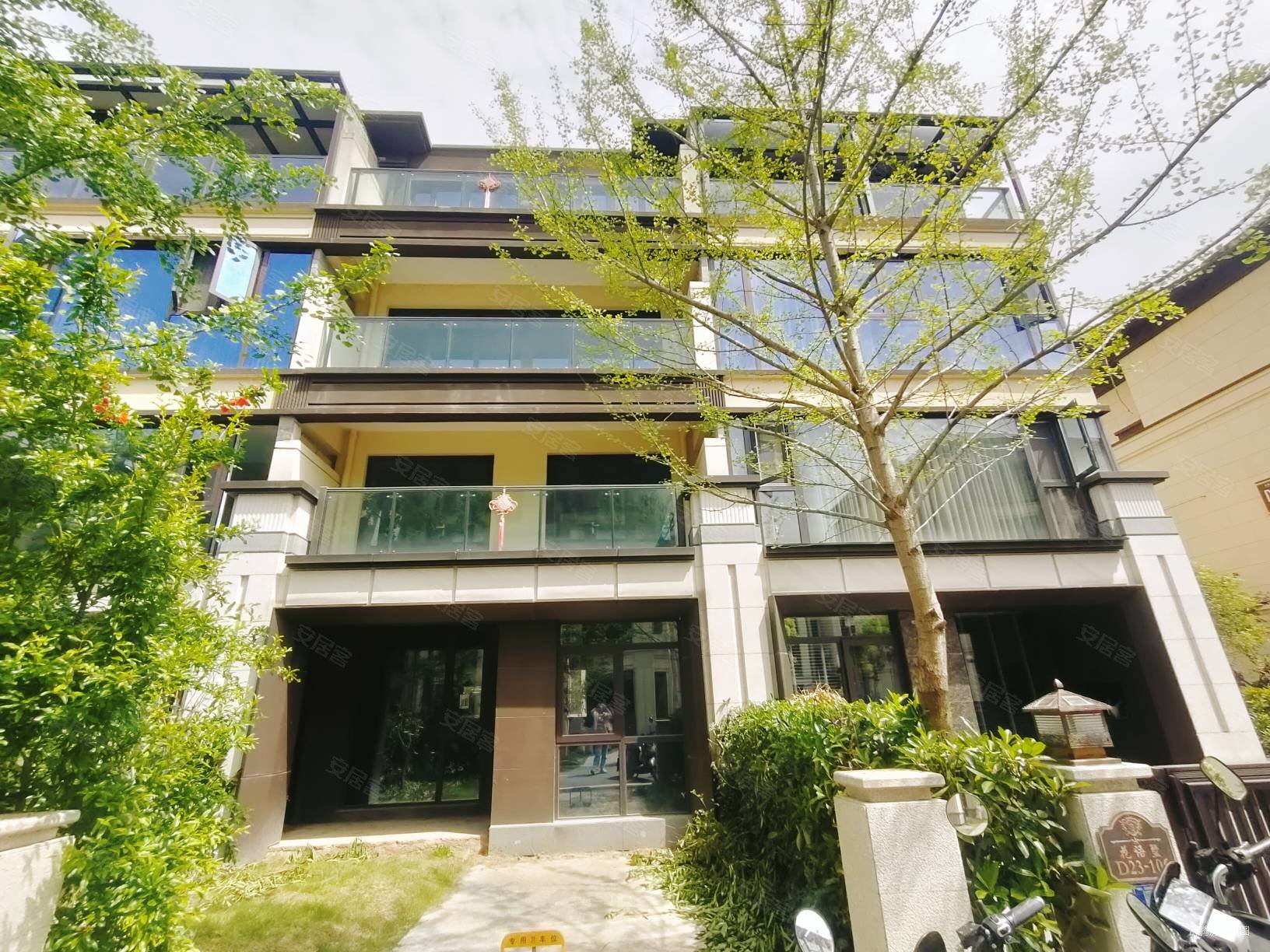 鸿坤花语墅下叠带花园   复式毛坯   仅售148.8万