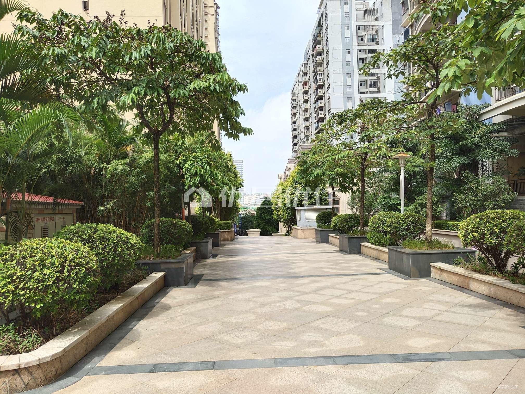 105平 电梯房 满二 精装修 保利凤翔花园 朝南 诚心出售