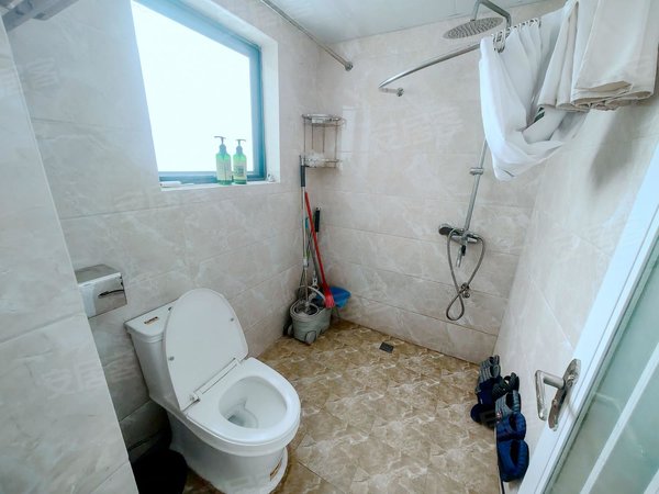 凉山西昌东部新城鑫海国际万达旁唐园对面鑫海国际，精装套二，可押一付三，急租带家具家电出租房源真实图片