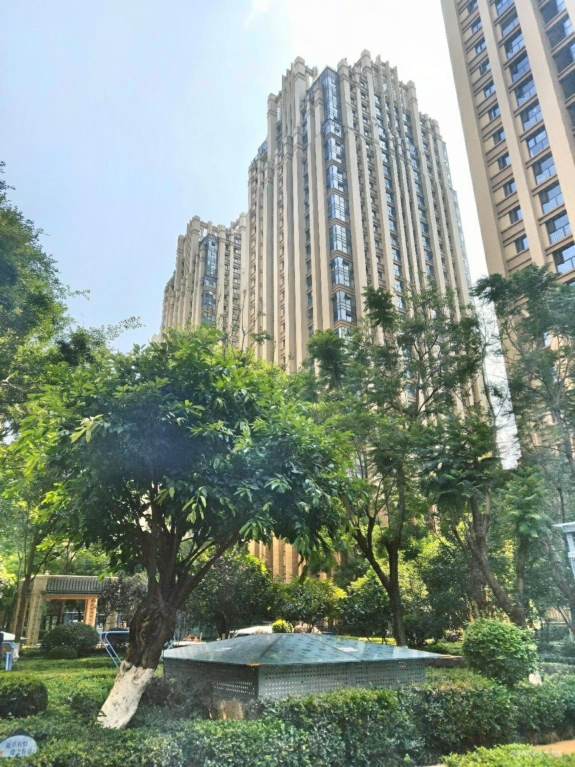 金尚俊园(二期)4室2厅2卫142.93㎡南北168万