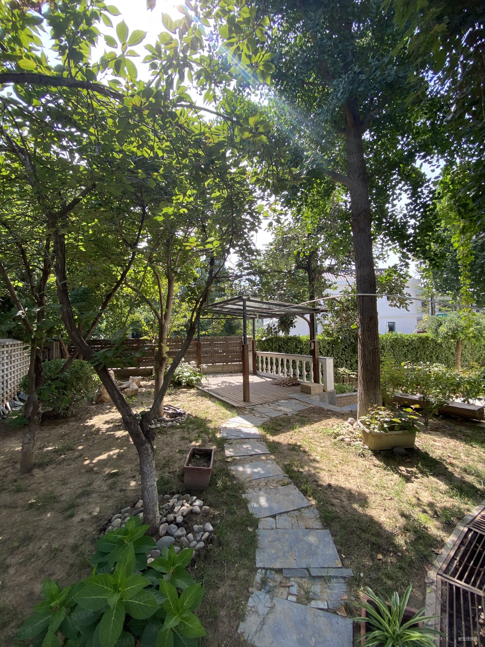 丽斯花园别墅5室3厅4卫318.1㎡南北2900万