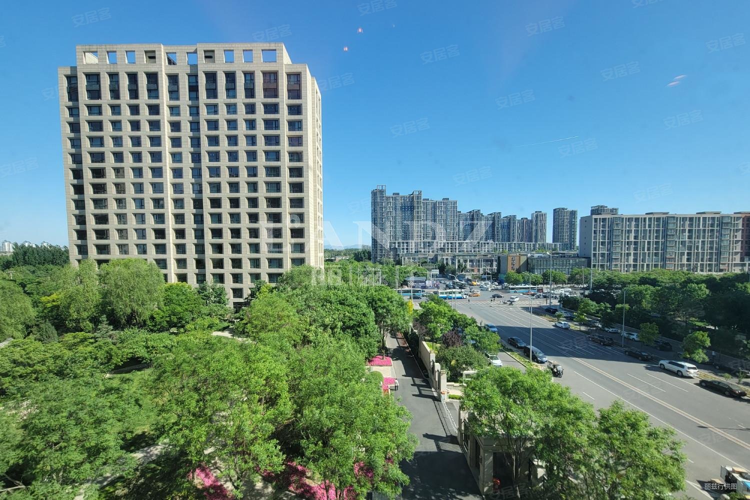 望京金茂府4室2厅3卫280㎡东3800万