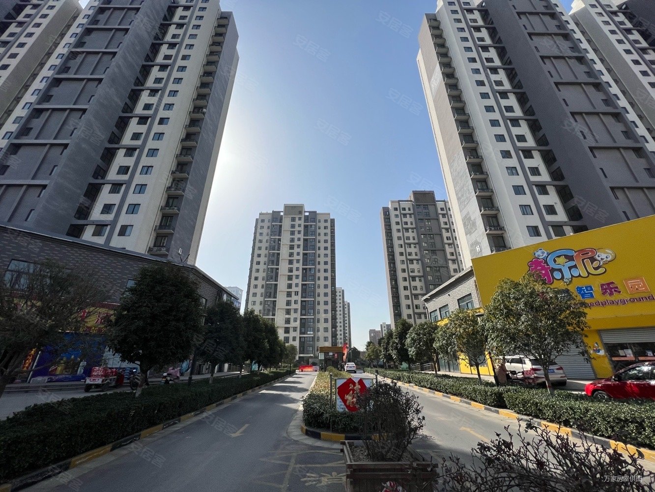 山水人家小区3室2厅2卫140㎡南北57万