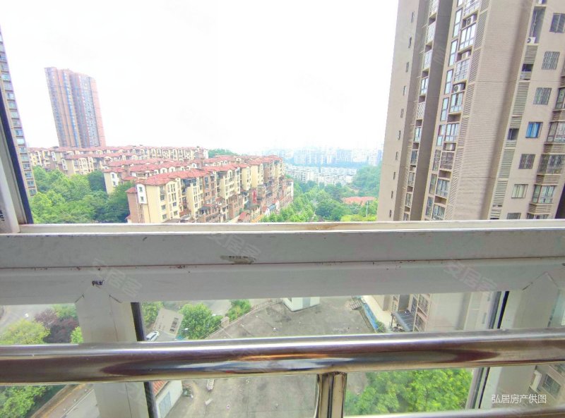 香山国际(a区) 购物方便 精装好房朝南小三房