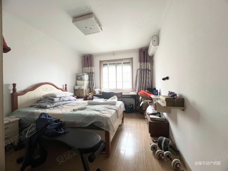 1号线龙眠大道县中旁近江宁医院金九汇对面泥塘新苑电梯房